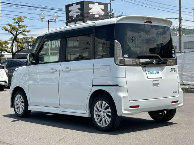 【左斜後】お車を左後ろから見るとこのような感じになります。テールランプやドアバイザー等装備品を確認できます。