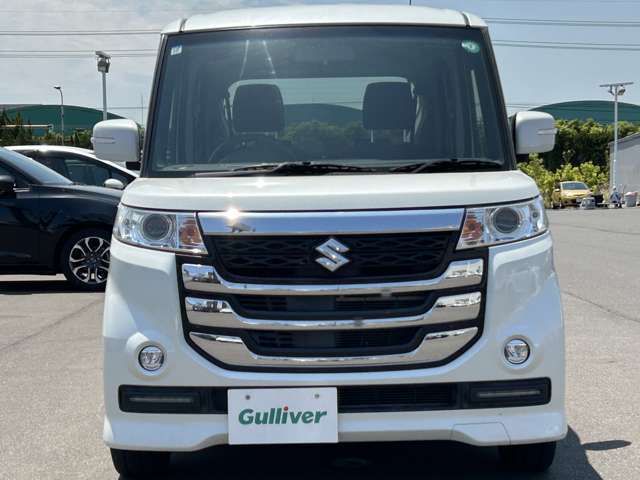 【正面】お車を前から見るとこのような感じです。ヘッドライトの形やグリル等顔つきを確認できます。