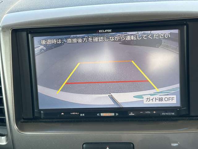 【バックモニター】後ろのカメラの映像がモニターに映し出されるので、後方の見えない死角や、障害物との距離感などもしっかり安全確認することができます！