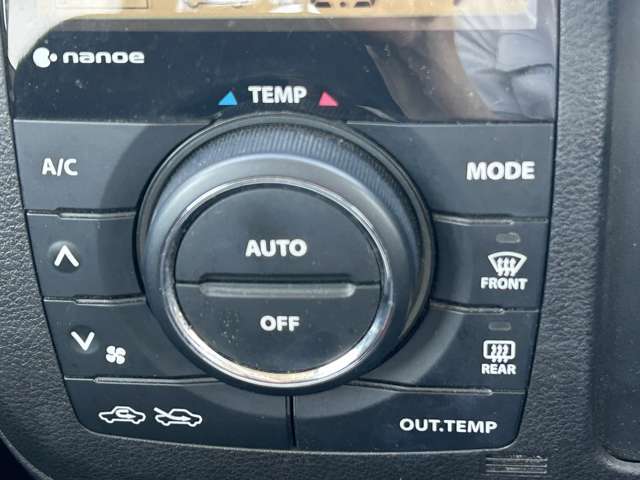 【オートエアコン】車内温度を感知して自動で温度調整をしてくれるのでいつでも快適な車内空間を創り上げます！