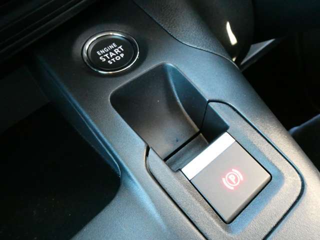 キーを身に付けていれば、ドアの開錠からエンジンスタート、発進、降車時の施錠まで指先1つで可能です。