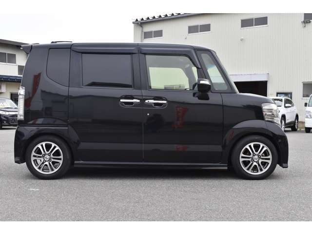 【クリーニング】納車前にもう一度、内・外装仕上げを行います！（自社スタッフによるクリーニングですが、一生懸命頑張らせていただきます