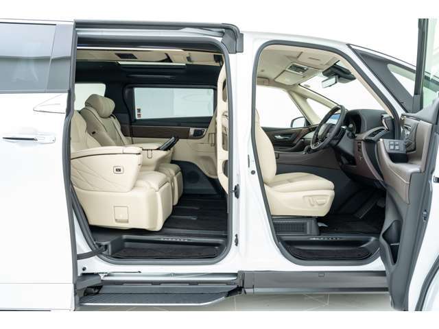 ●ご納車について・・・当社、「アークギャラリー」は、ご購入いただいた皆様へ心を込めて全国納車致します！遠方への納車実績も多数！※遠方陸送納車費用など、詳しくは販売スタッフまでお問合せください。