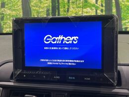 【メーカー純正8型ナビ】インテリアに溶け込むスタイリッシュな「専用設計」メーカーナビを装備♪視認性や操作性など基本性能にも優れ、より上質なカーライフをお楽しみいただけます。