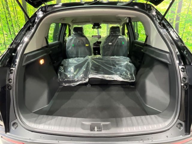 後席を格納すると、これだけの広さが！シーンに合わせたシートアレンジで、大きな荷物も積むことが出来ます♪