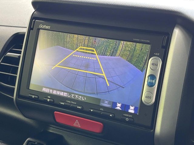 【バックカメラ】駐車時に後方がリアルタイム映像で確認できます。大型商業施設や立体駐車場での駐車時や、夜間のバック時に大活躍！運転スキルに関わらず、今や必須となった装備のひとつです！