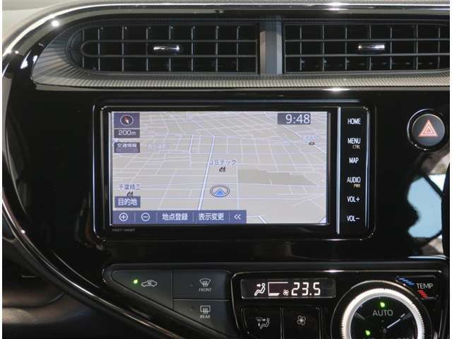 純正SDメモリーナビになります。