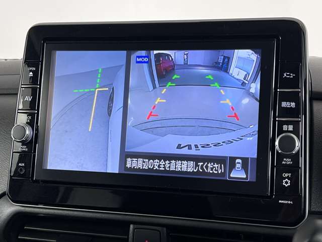 サイドカメラで幅寄せも安心して行えます。