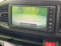 【バックカメラ】駐車時に後方がリアルタイム映像で確認できます。大型商業施設や立体駐車場での駐車時や、夜間のバック時に大活躍！運転スキルに関わらず、今や必須となった装備のひとつです！