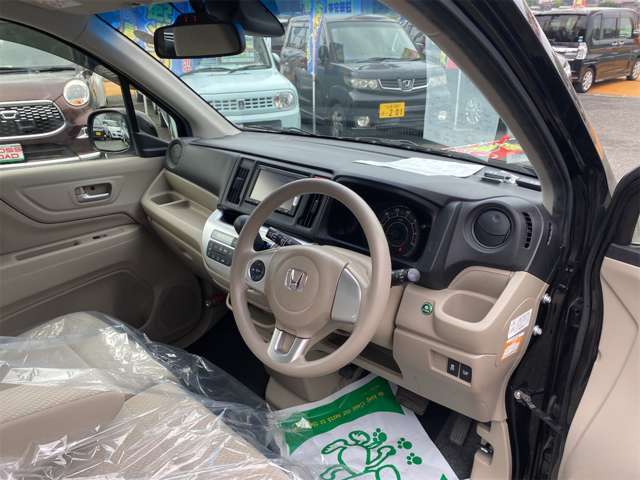 運転席側です安心パッケージ　6エアバック　　補助ブレーキ　ナビ付です