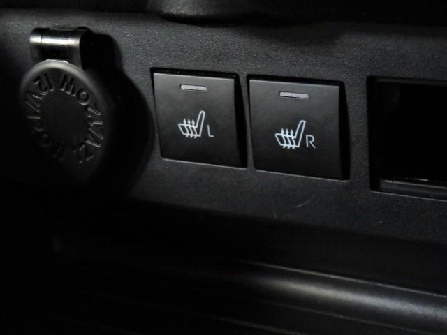 運転席、助手席にシートヒーター装備。寒い日の運転も暖かく快適です。