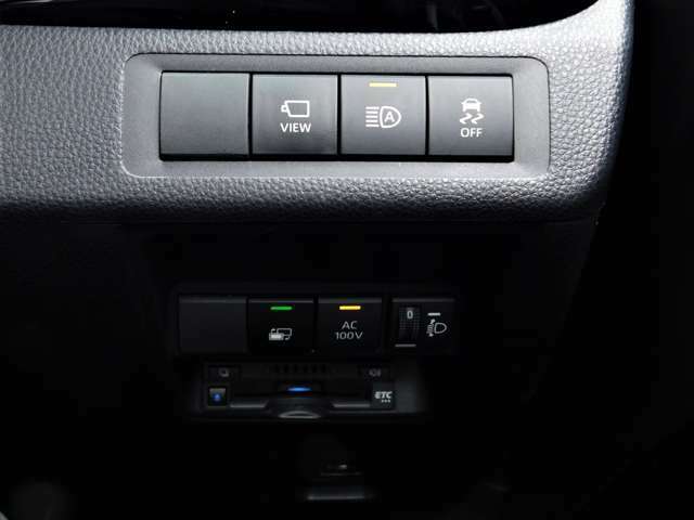 VIEWスイッチを押すと車両前方・側方の様子をディスプレイに表示できます。TVキット・100V 1500W給電システム　スマートなビルトインタイプETCも装備。