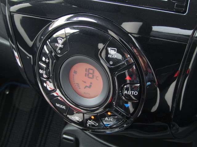 【オートエアコン機能付き】お好きな温度に設定すれば、自動的に温度を調節、車内の快適空間をサポート致します！！