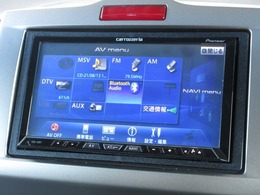パイオニアHDDナビ（AVIC-ZH07）を装着しております。AM、FM、CD、DVD再生、Bluetooth、音楽録音再生、ワンセグTVがご使用いただけます。初めて訪れた場所でも安心ですね！