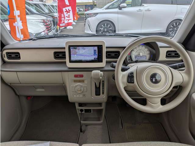 車を運転する際には運転席の存在は欠かせません。なのでしっかりとチェックしたいポイントですね。