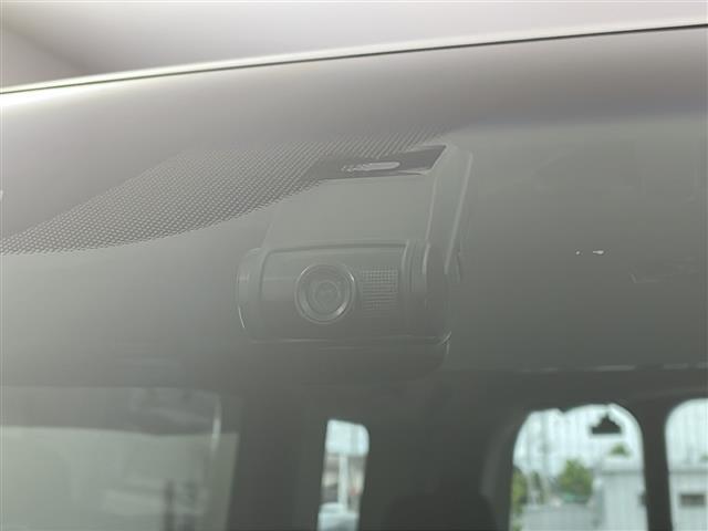 【ドライブレコーダー】映像・音声などの運転中の記録を残します。事故などを起こした起こされた時の証拠になりえますので、もしも時でも安心ですね。
