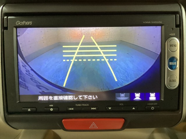 バックカメラ搭載です！車庫入れが苦手な人はもちろん、車両感覚に自信がある人にもお勧めです！見えない箇所が見えるようになるので、低い障害物や隠れてしまっている子供の存在等にも気付く事が出来ます。