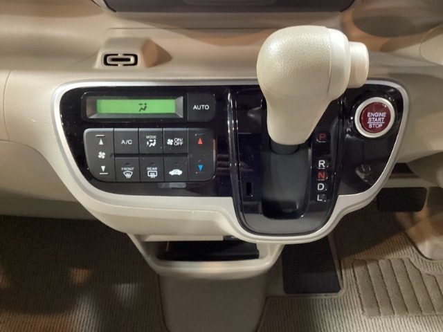 ディーラー整備士による納車前整備とアフターサービスは当店でお求めいただくのメリットのひとつです。