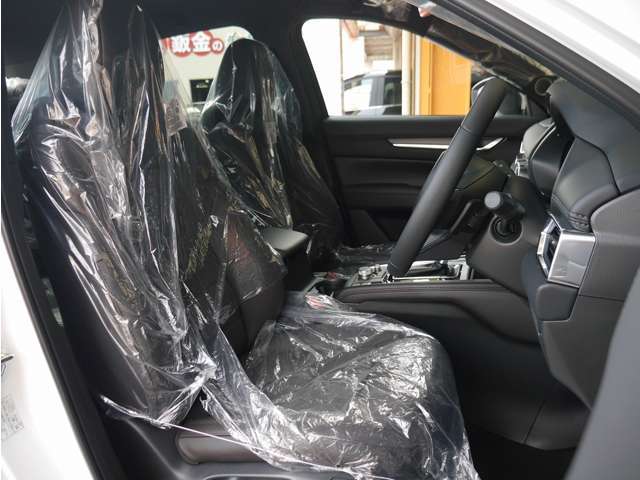 ■中古車だけではなく新車の販売・オリジナル設定も可能です。トヨタ、日産、ホンダ、スバル、ダイハツ、スズキ、マツダ、三菱の各社を取扱い。H24年度はスバル店の新車販売台数全国1位を獲得しました。