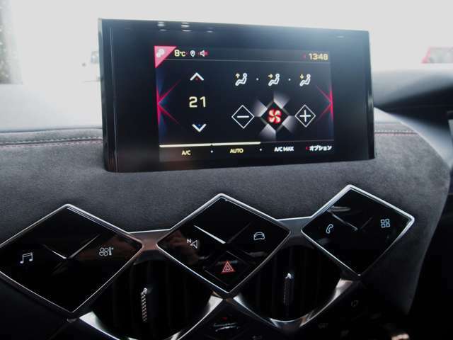 エアコンの操作や車の設定、Apple Car Play、Android Autoにも対応しております