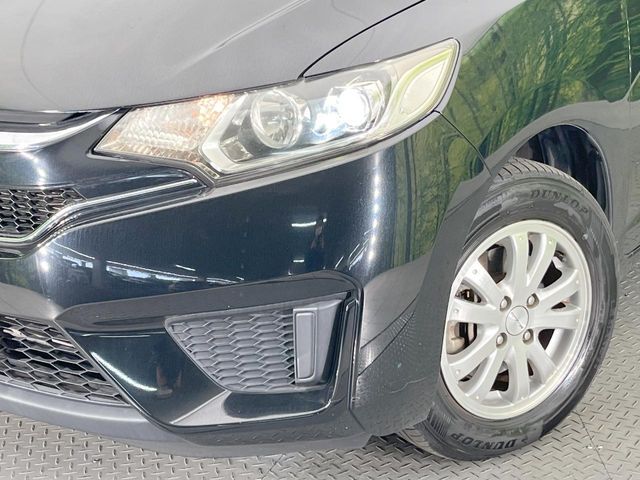 【LEDヘッドライト】悪天候や夜間走行時も良好な視界を確保し安心して運転できる高輝度LEDヘッドライトを装備！点灯速度が早く、消費電力も抑えられています。