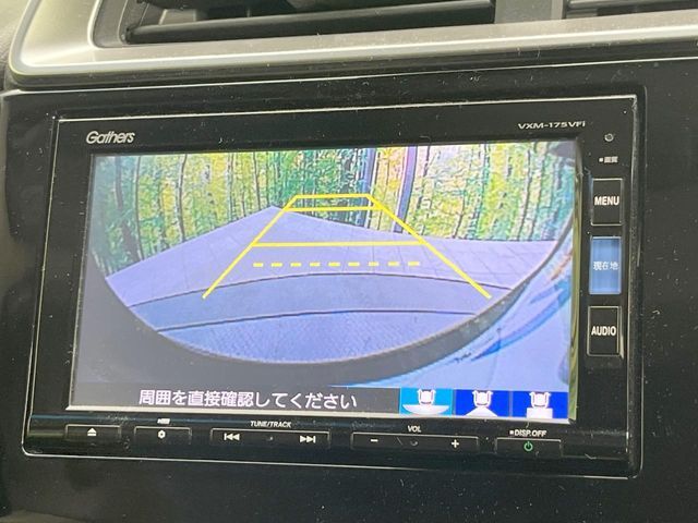 【バックカメラ】駐車時に後方がリアルタイム映像で確認できます。大型商業施設や立体駐車場での駐車時や、夜間のバック時に大活躍！運転スキルに関わらず、今や必須となった装備のひとつです！
