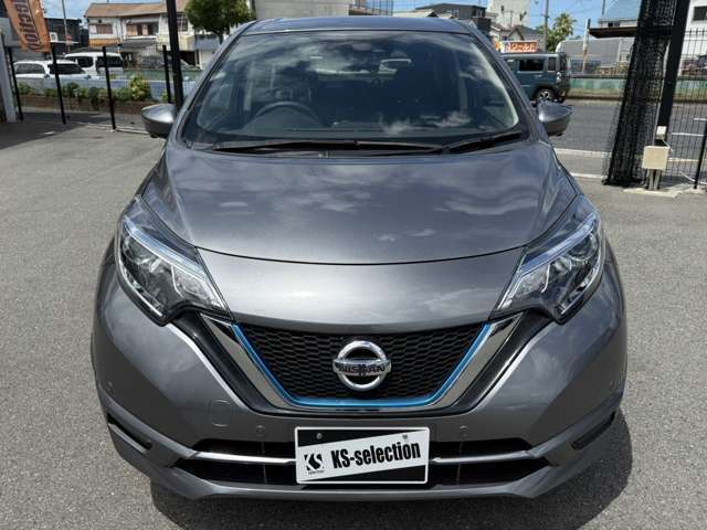 【親切丁寧なスタッフ】お車の知識がなくても大丈夫です。当店の専門プロスタッフがお答えいたします。車両についてはもちろん、アフターや保険などもお気軽に問い合わせください。