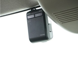 ◆ドライブレコーダー◆映像・音声などを記録する自動車用の装置です。　もしもの事故の際の記録はもちろん、旅行の際の思い出としてドライブの映像を楽しむことができます。