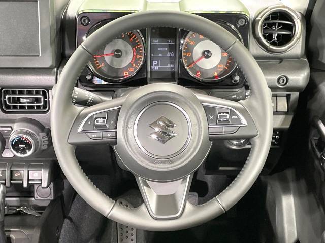 【純正革巻きステアリング】上質な革を使用することで、手にしっかり馴染みとても運転しやすいハンドルです♪