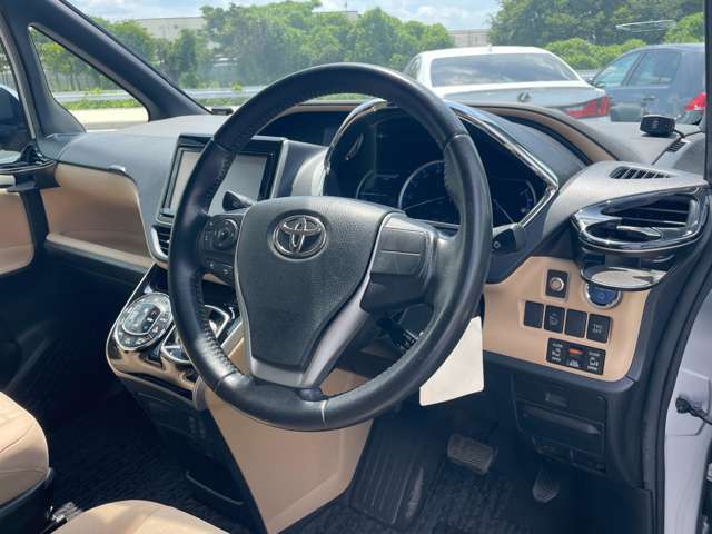 禁煙車になります。当店では納車前にルームクリーニングを行います。
