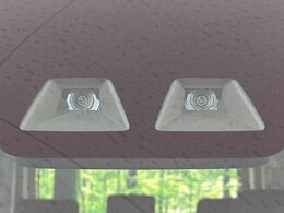 【スマートアシスト3】走行中に前方の車両等を認識し、衝突しそうな時は警報とブレーキで衝突回避と被害軽減をアシスト。より安全にドライブをお楽しみいただけます。