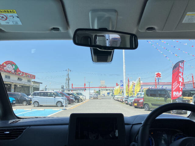バックモニターで駐車も安心♪標準でついてくれてるのはうれしいですね！