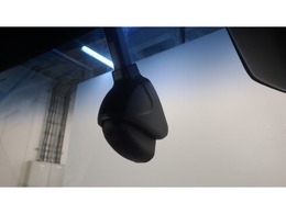 『ドライブレコーダー』動画を残すことで万が一の事態に遭遇した時の必須アイテムです！急ブレーキ・急ハンドルが起こった際、自動で記録が上書きされずに保存され、後でPC等で確認出来ます。