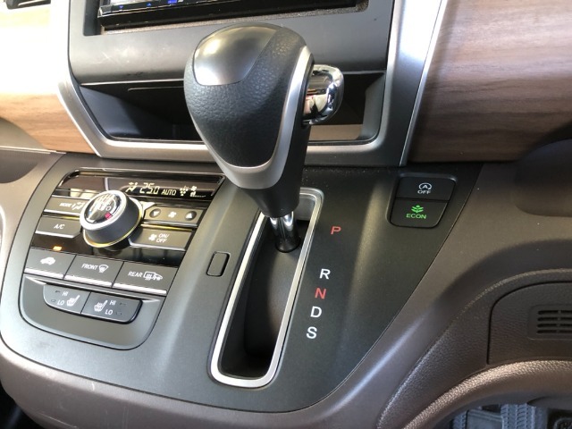 【シフトレバー】どなたでも、操作しやすいように設計されています！