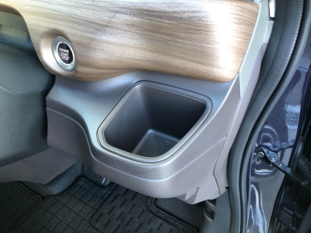 【ドリンクホルダー】こちらにドリンクホルダーがついています！