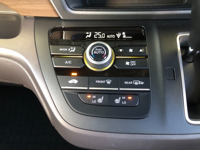 【オートエアコン】ボタン一つで室内温度を自動で調節してくれて、快適です♪