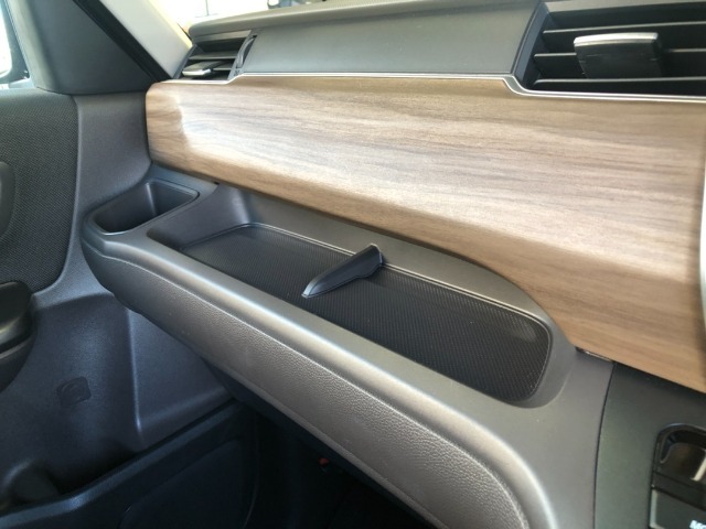 【小物置き】ちょっとした物を置くのに便利です！