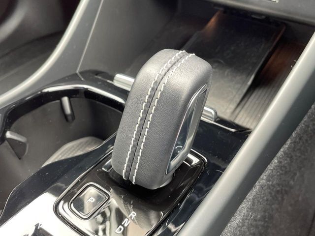 【マニュアルモード】シフトのアップダウンが可能なマニュアルモードも装備されておりますので、エンジンブレーキや力強い加速も思いのままに操作できます。