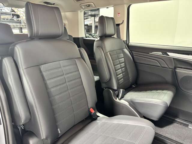 【2列目シート】店舗にて現車の確認も頂けますので、お電話で在庫のご確認の上是非ご来店くださいませ！！！後席モニター(フリップダウンモニター)の取付も可能です。