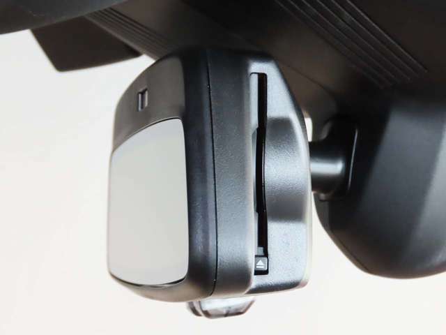 ルームミラータイプETC2.0DSRCが採用されております。