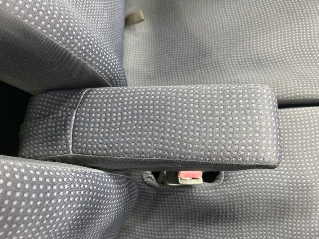【アームレスト】運転中の身体の負担を軽減してくれるアームレストを装備♪