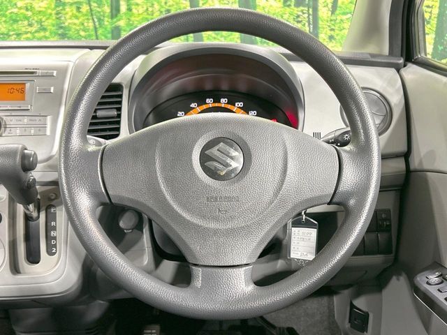 インテリアに合わせたデザインのステアリングは、運転される方のことも考え、運転しやすい形状、大きさです。是非一度、実際に触ってお確かめください。