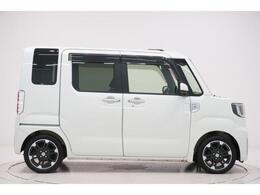 県内13店舗にて常時500台以上ダイハツ車を展示中です。見て、触って、納得のいく一台をぜひ見つけてください。