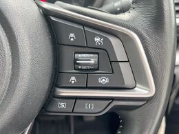 【全車速追従機能付クルーズコントロール】高速道路での長距離走行が楽に！！自動で速度を保つクルーズコントロールが、衝突軽減システムと連携し、前方の車両を感知して車間を保つように速度調節してくれます！！