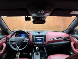 BMW、メルセデス、アウディといったドイツのプレミアムブランド中心とした、各種輸入車ブランドを同時に較べることができます。