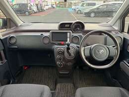 【インパネ】HDDナビ・ETC・オートライト・オートエアコン装備！