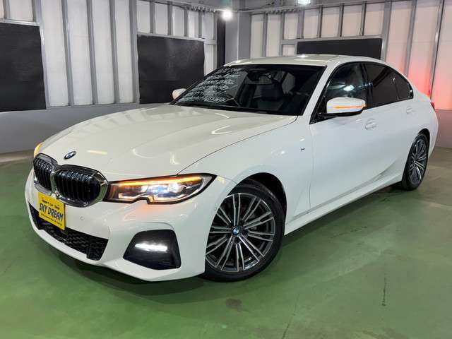 ★BMW 320i G20 Mスポーツ 2.0L 入庫です！●インテリジェントセーフティ！●アダプティブクルーズコントロール！●6色アンビエントライト！●ワイヤレスアップルカープレイ！●シートヒーター！