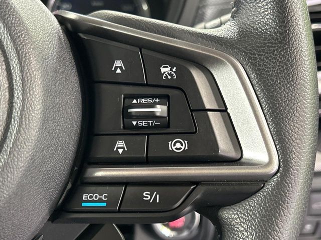 【全車速追従機能付クルーズコントロール】高速道路での長距離走行が楽に！！自動で速度を保つクルーズコントロールが、衝突軽減システムと連携し、前方の車両を感知して車間を保つように速度調節してくれます！！