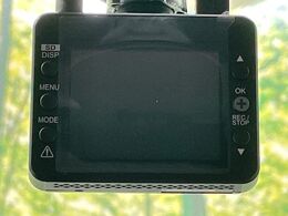 【ドライブレコーダー】安心・安全なカーライフに必須のドライブレコーダーを装備！走行中はもちろん、あおり運転や事故に遭遇した際の状況も映像で記録し、万一のリスクに備えます。