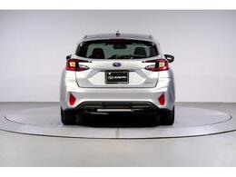 後退時ブレーキを装備しています。センサーが障害物を感知すると自動でブレーキがかかり、衝突を回避または軽減します。